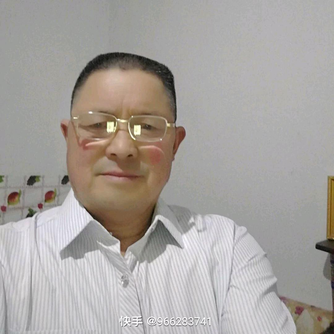 生长在岁月中，坐看人间