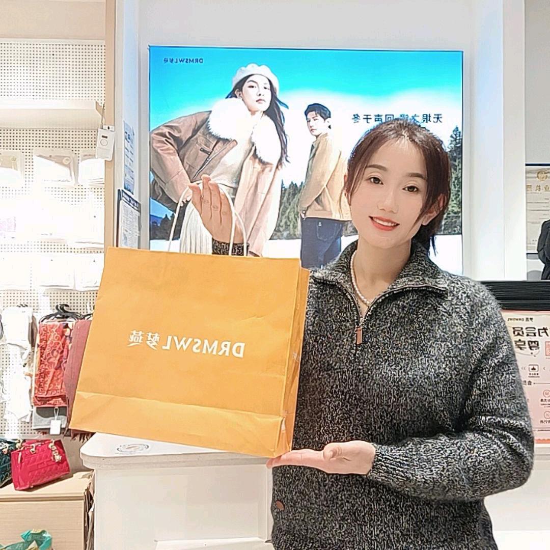 梦燕乘航服装店