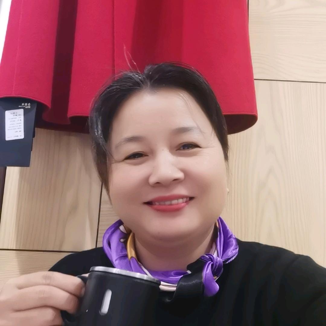 万小红，杨坊曼天雨，伊香飘影时尚女装