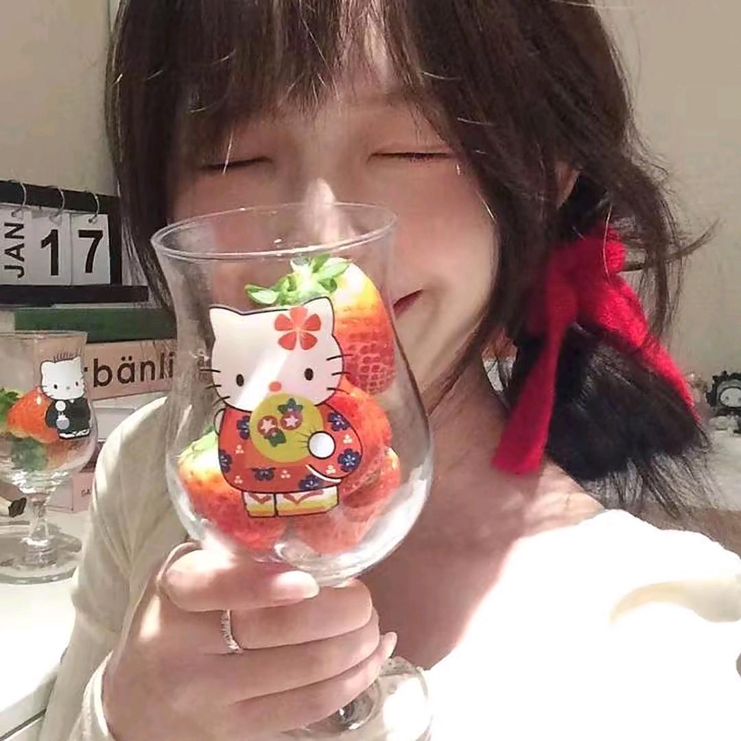 只吃草莓尖尖