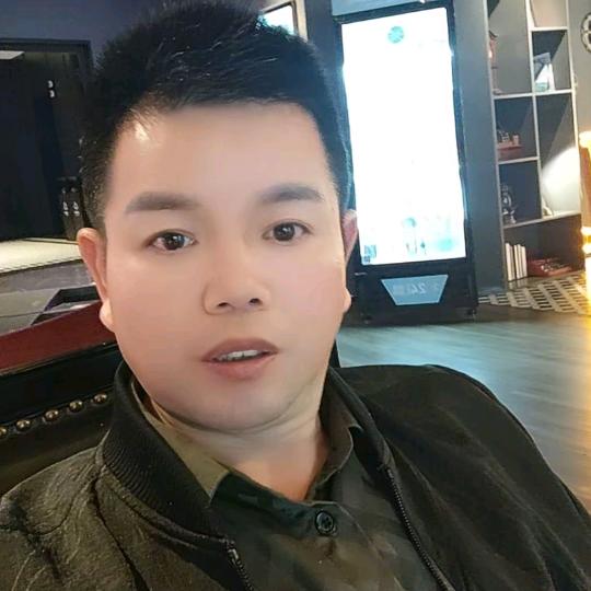 老曾，爱唱歌