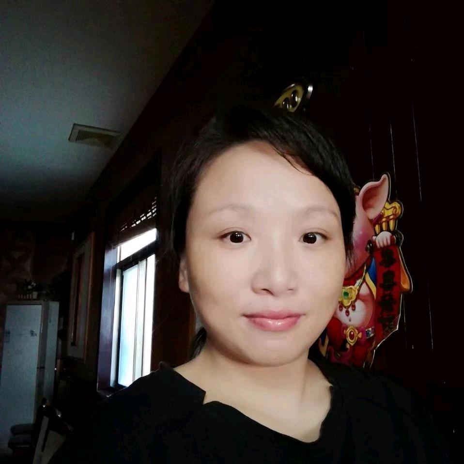 彩彩；