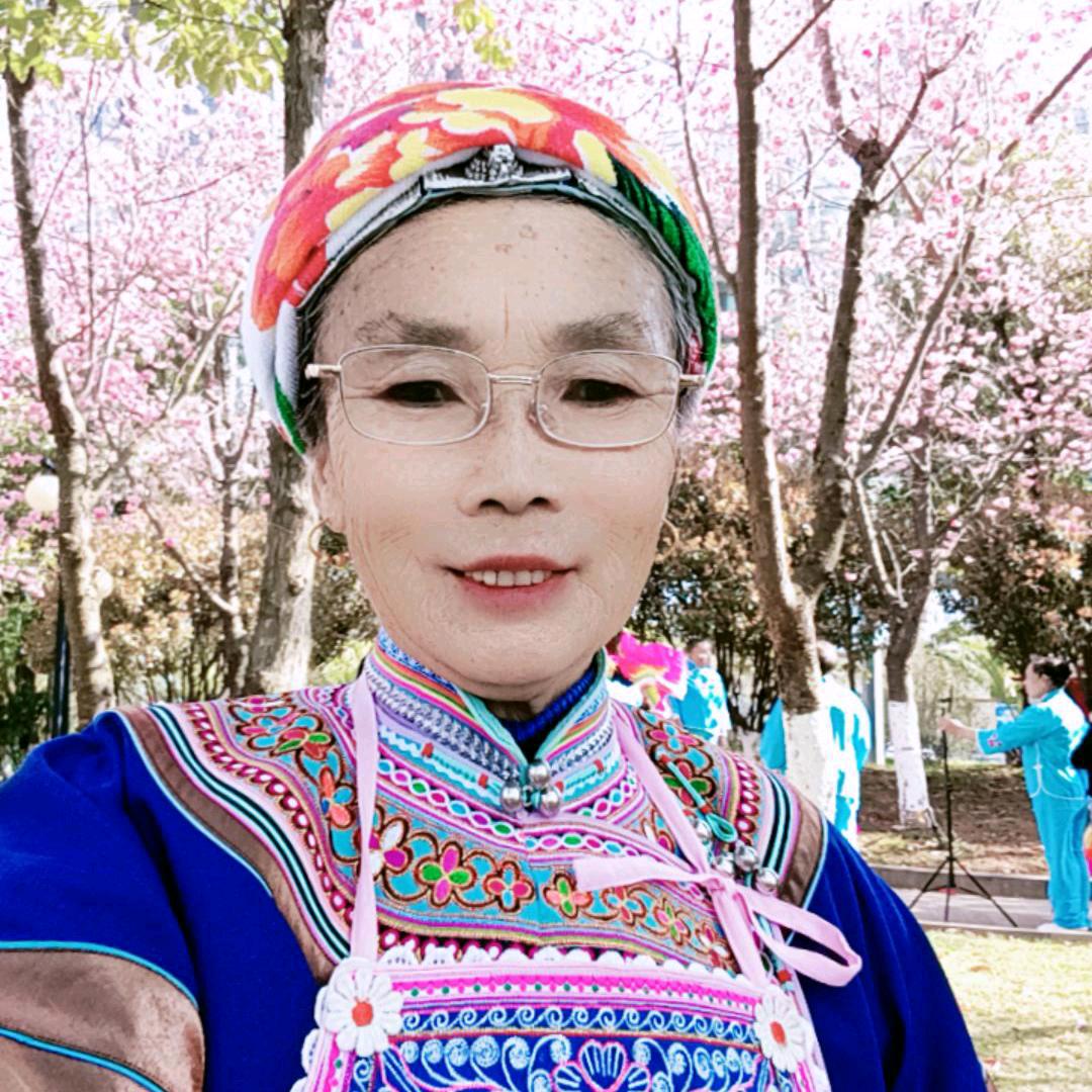 小成奶奶。