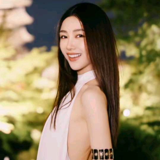 Romi👗直播精选