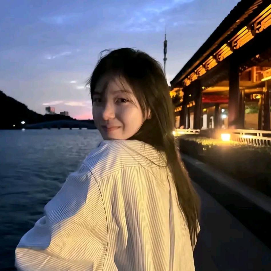 朵拉Dora小小_(穿搭分享)