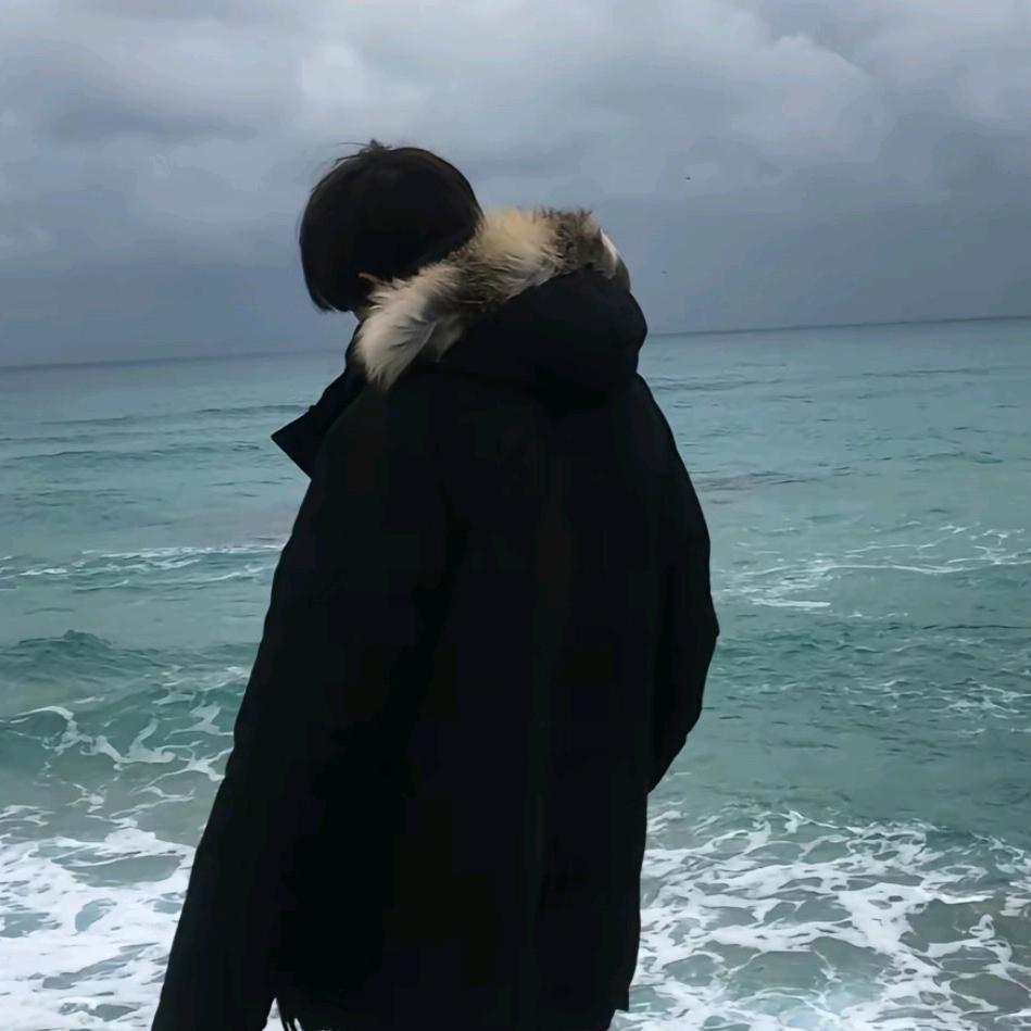 云雾绕江畔