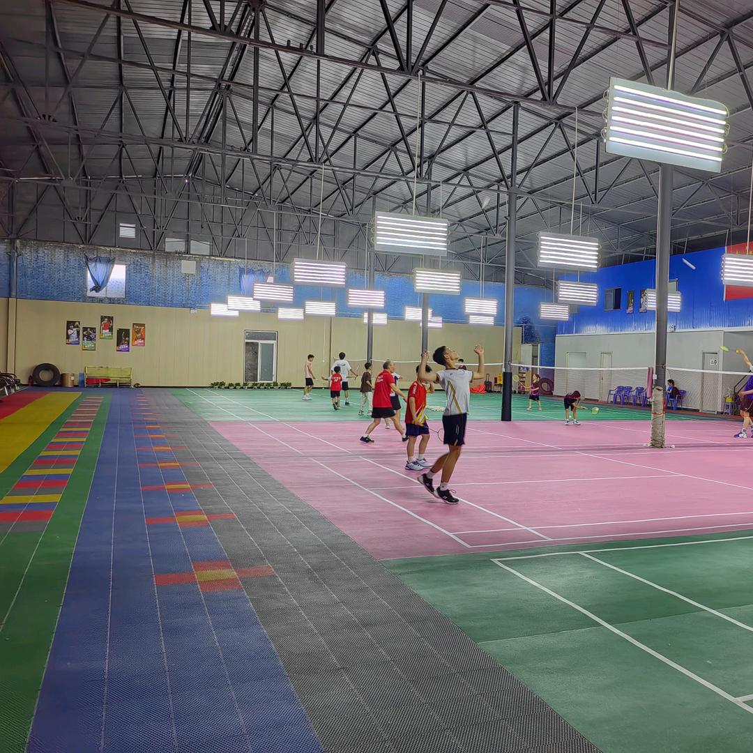 焦作市  羽动飞羽青少年羽毛球训练基地