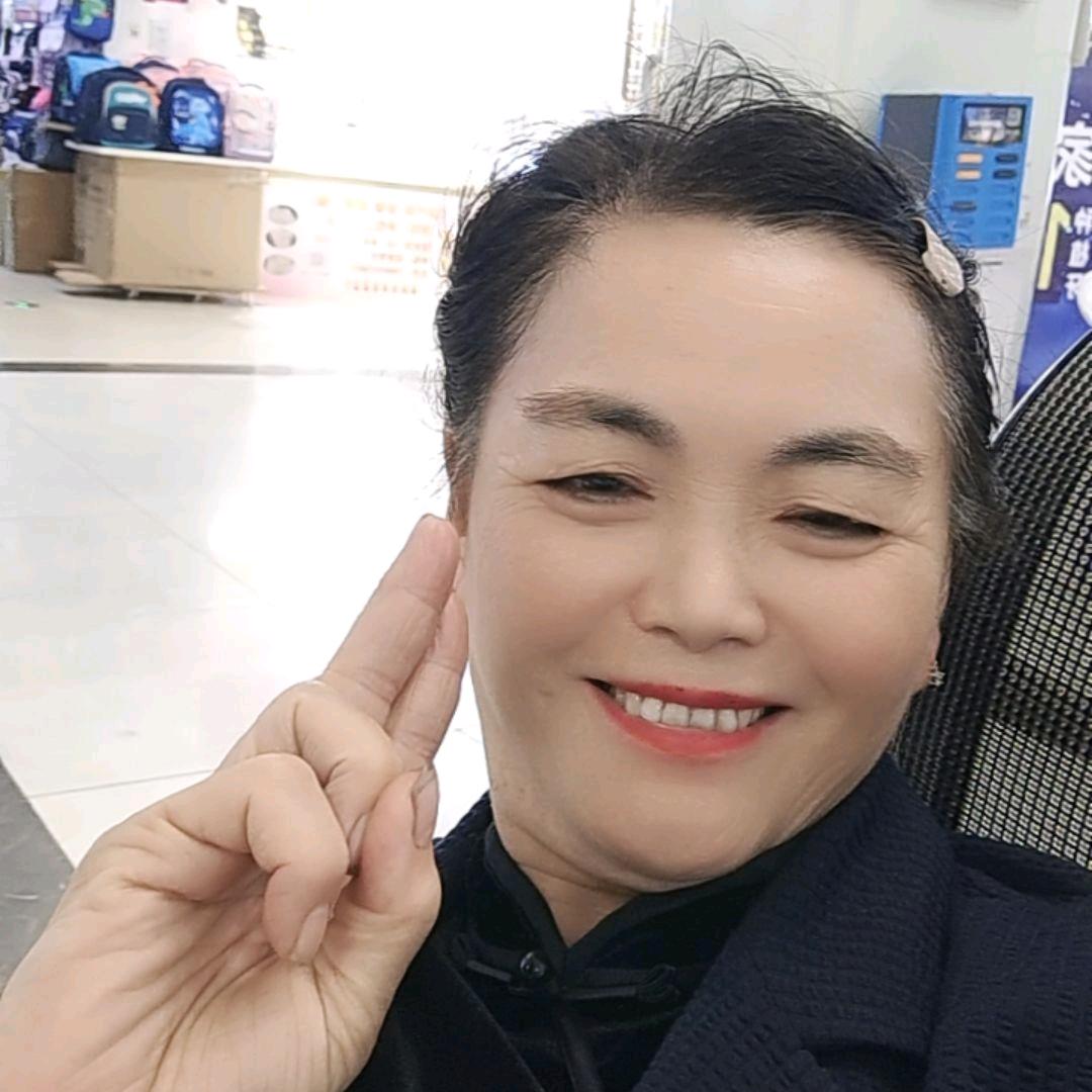 六十五岁的张利华（爱跳舞）