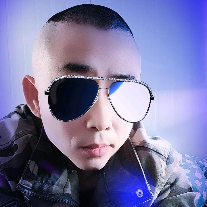 工地搬磚的小哥哥