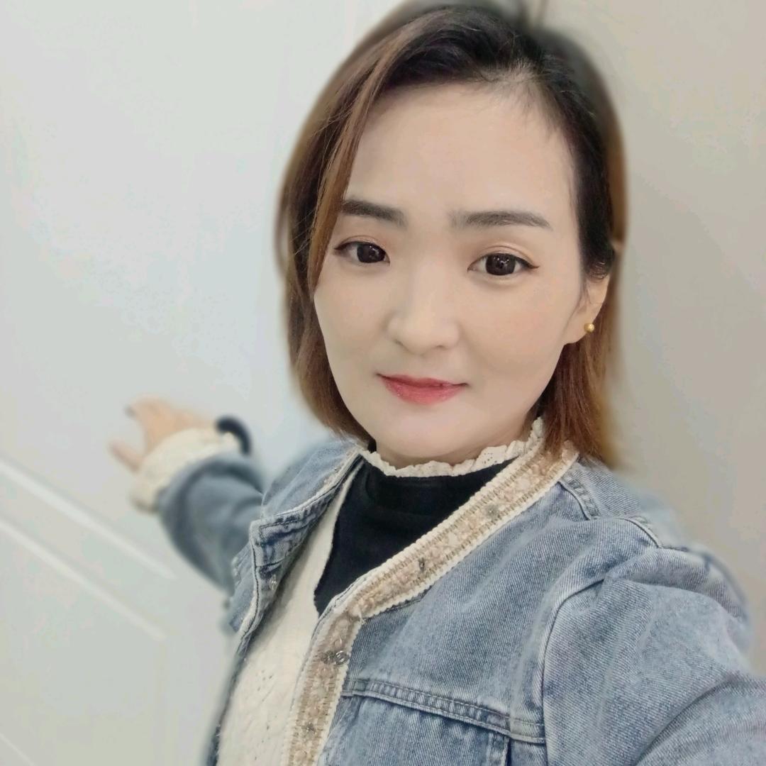 小姐姐在银川卖木门