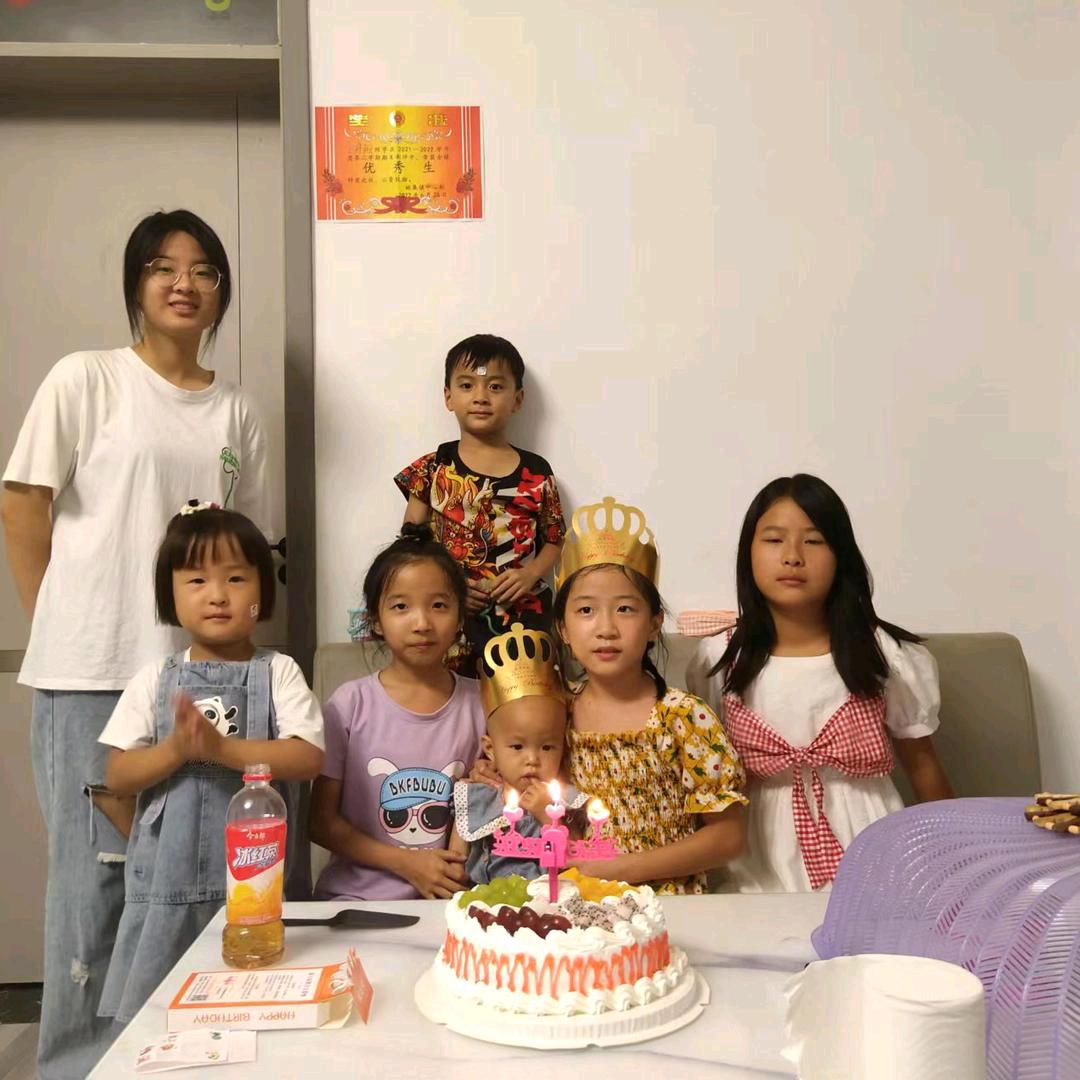 老邓是七个小宝贝的奶奶