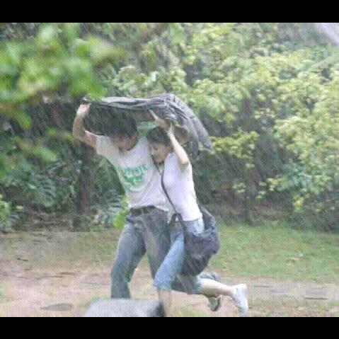 在雨中奔跑🏃