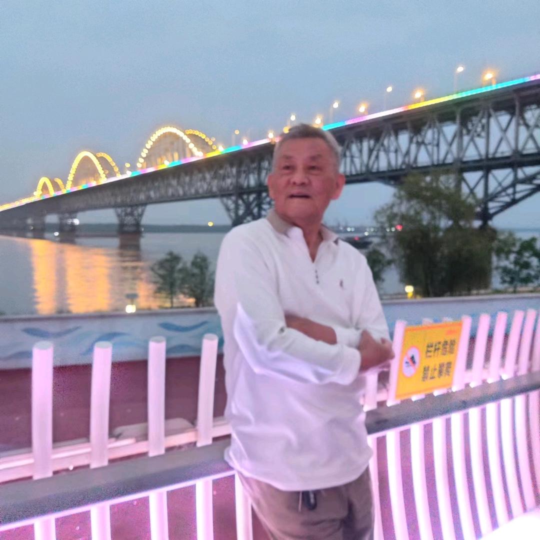 松柏长青钟友明