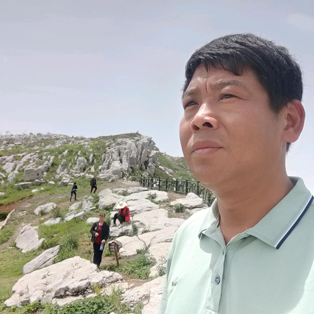 邓建雄.党群社区服务
