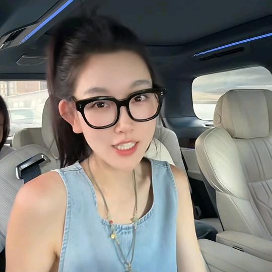 鸥纪儿女装甄选