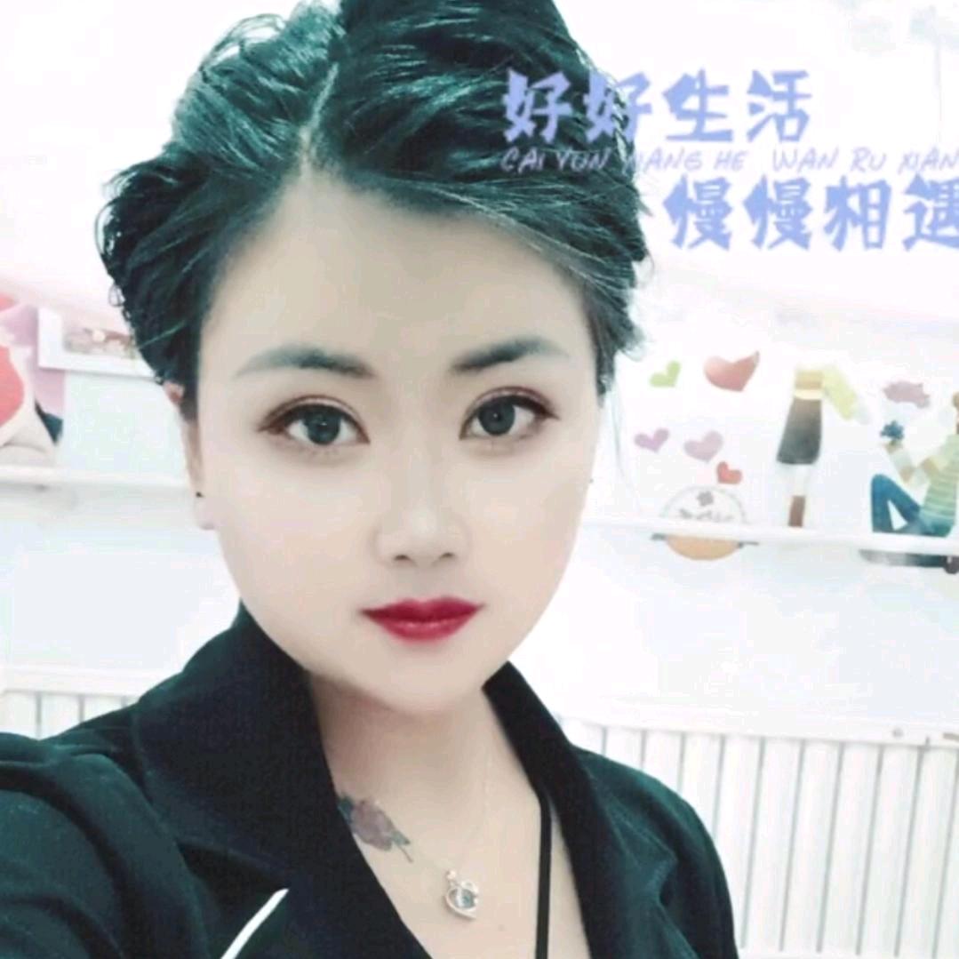 黄金脆皮烤肠小姐姐