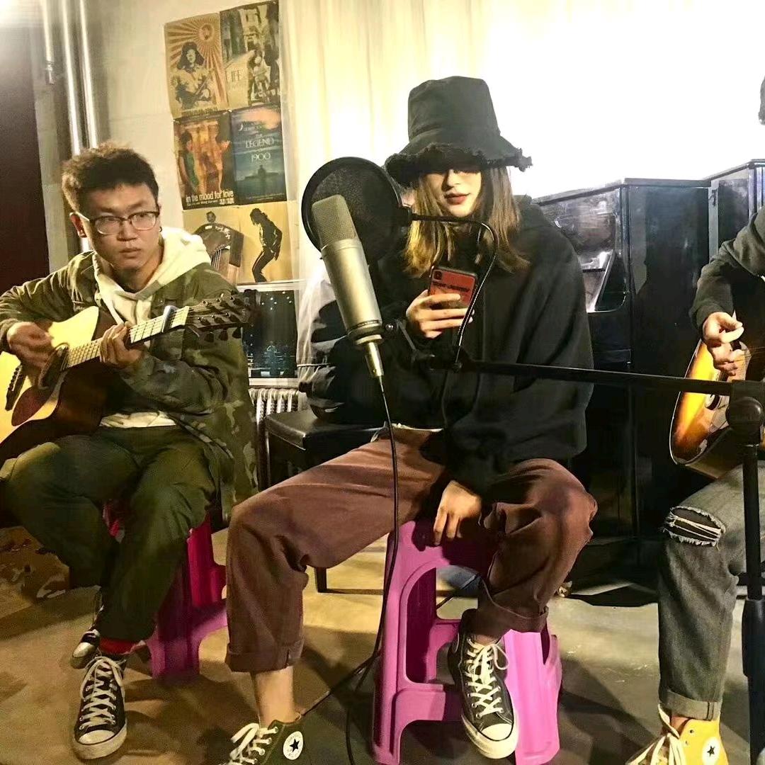 铭轩建材，阳光板，竹胶板，仿古瓦批发发发