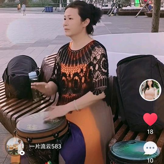 淡雅女人荣耀弦美非洲鼓