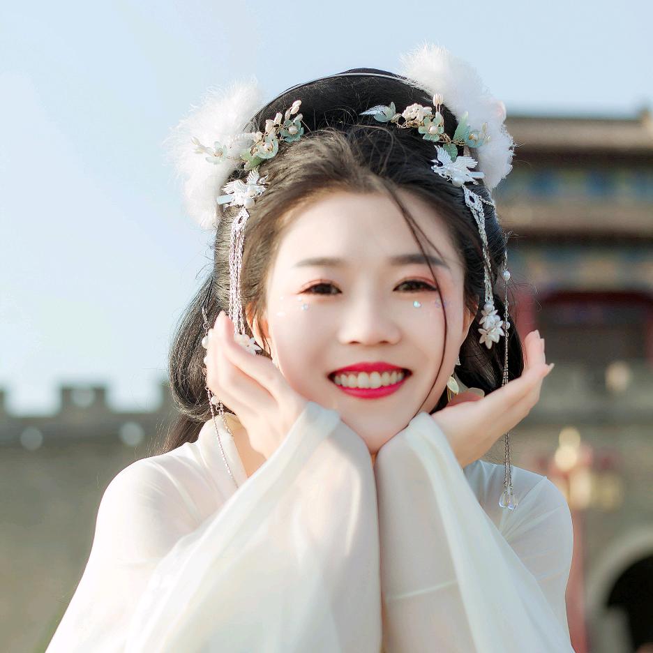 笨笨的小女子乐乐