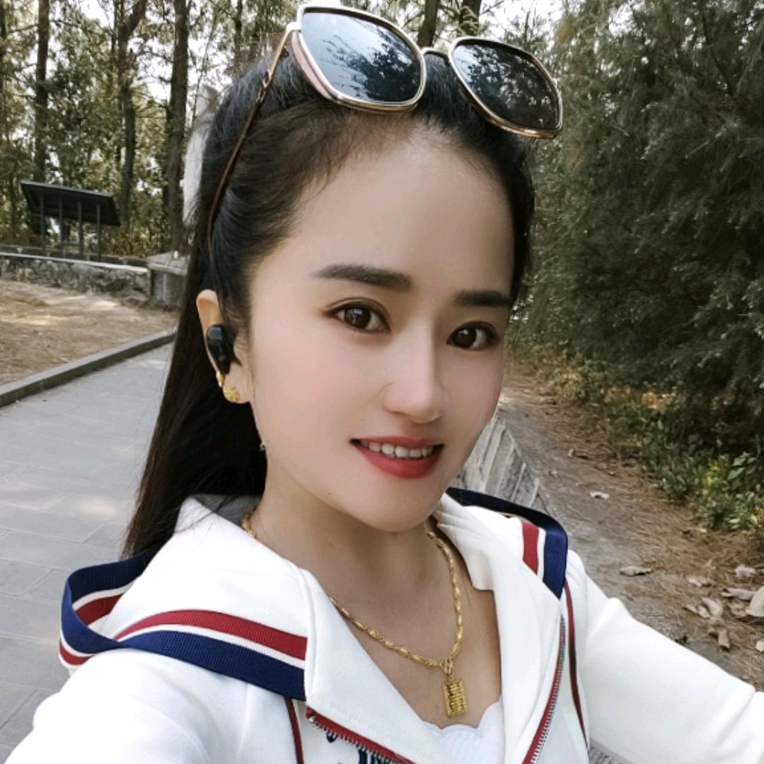 C1小车教练员岳姐姐