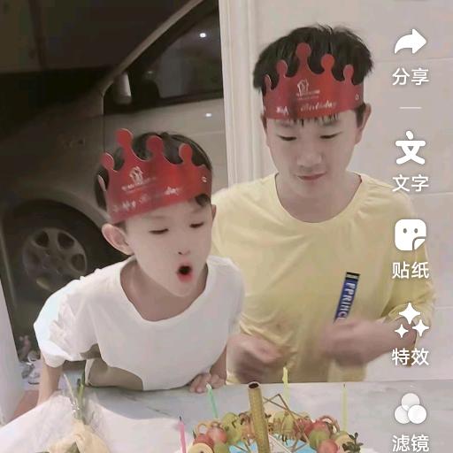 杨家二姐，和两个宝贝孙子