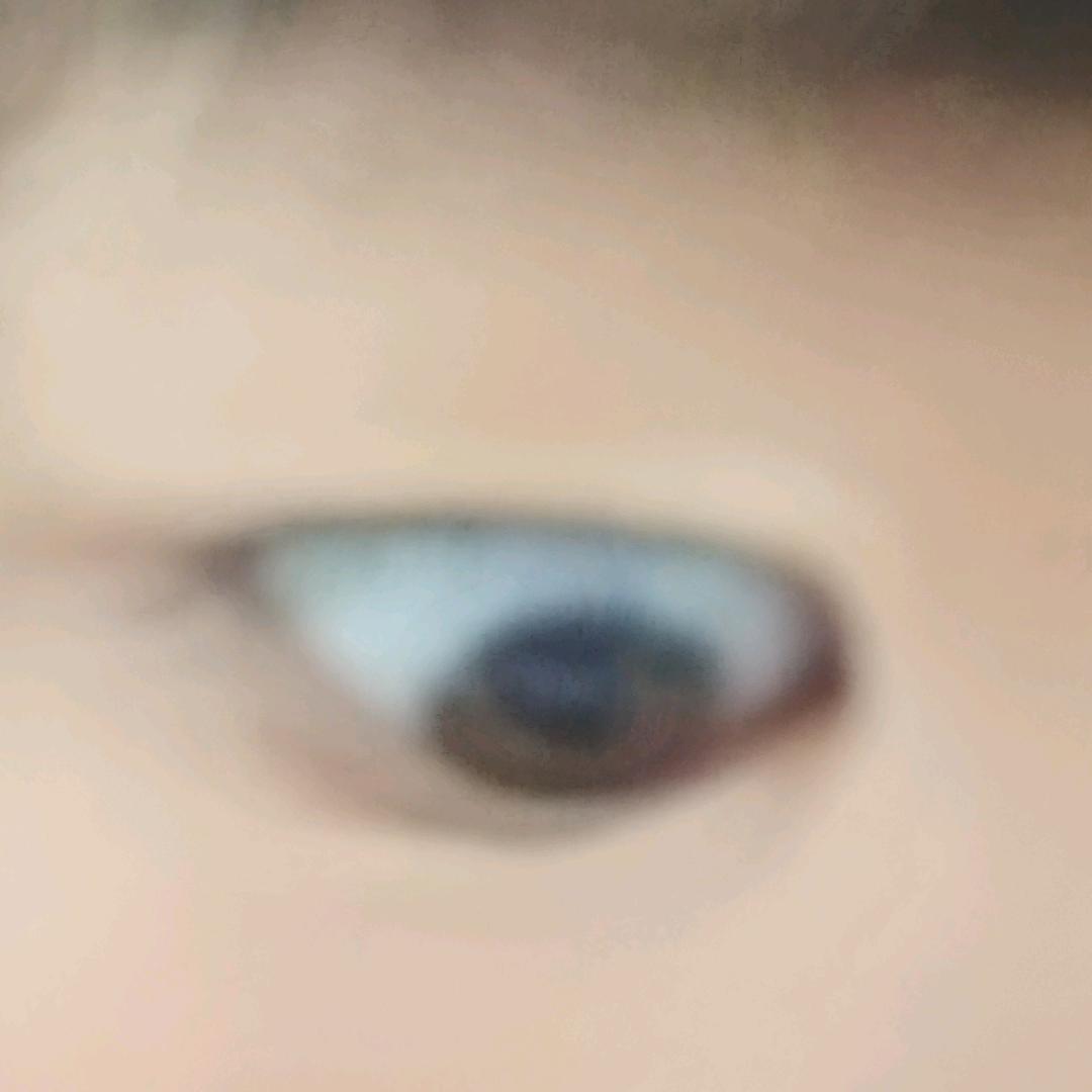 👁