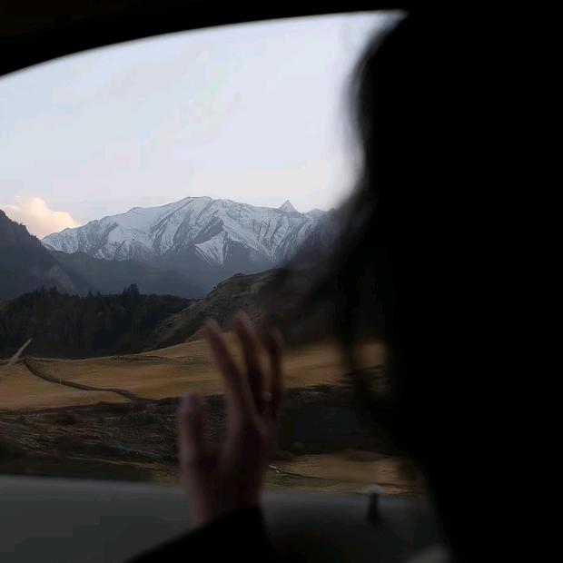 ʷ追着九屁股啃.ʸ