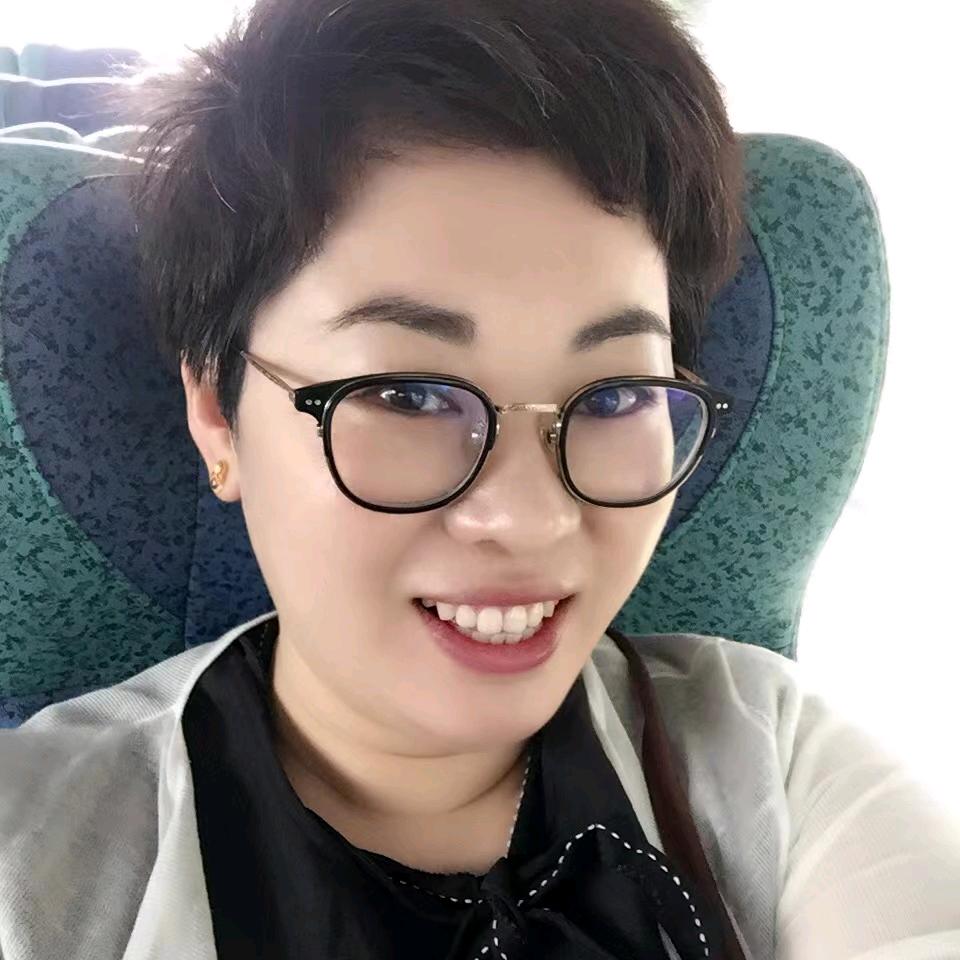 是服装设计师阿伟啊