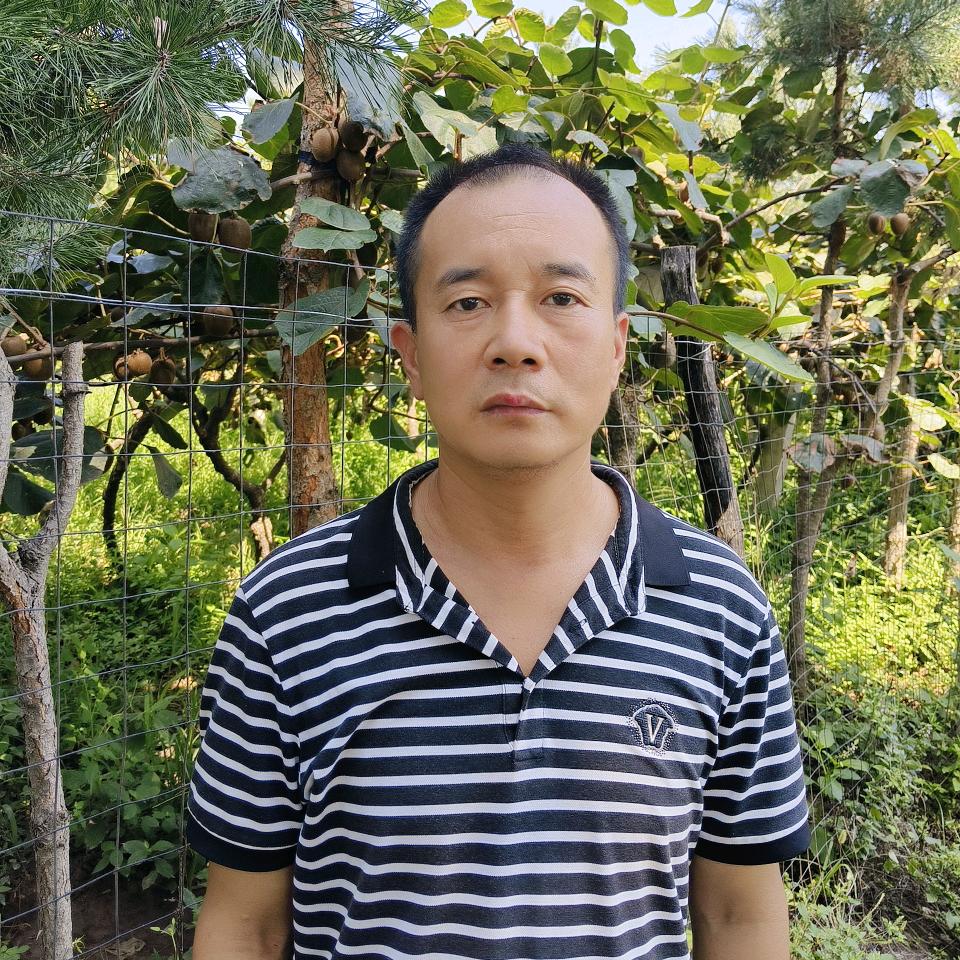 半瓶水鹏哥