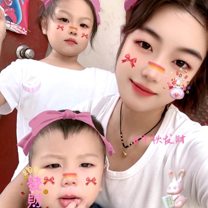 代表月亮赵着你