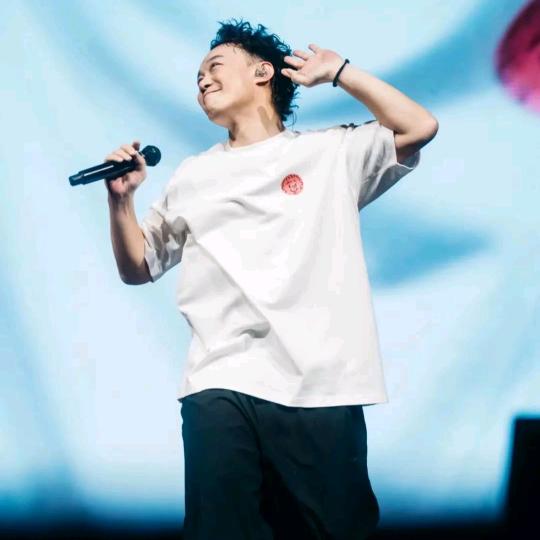 自闭少年陈二狗