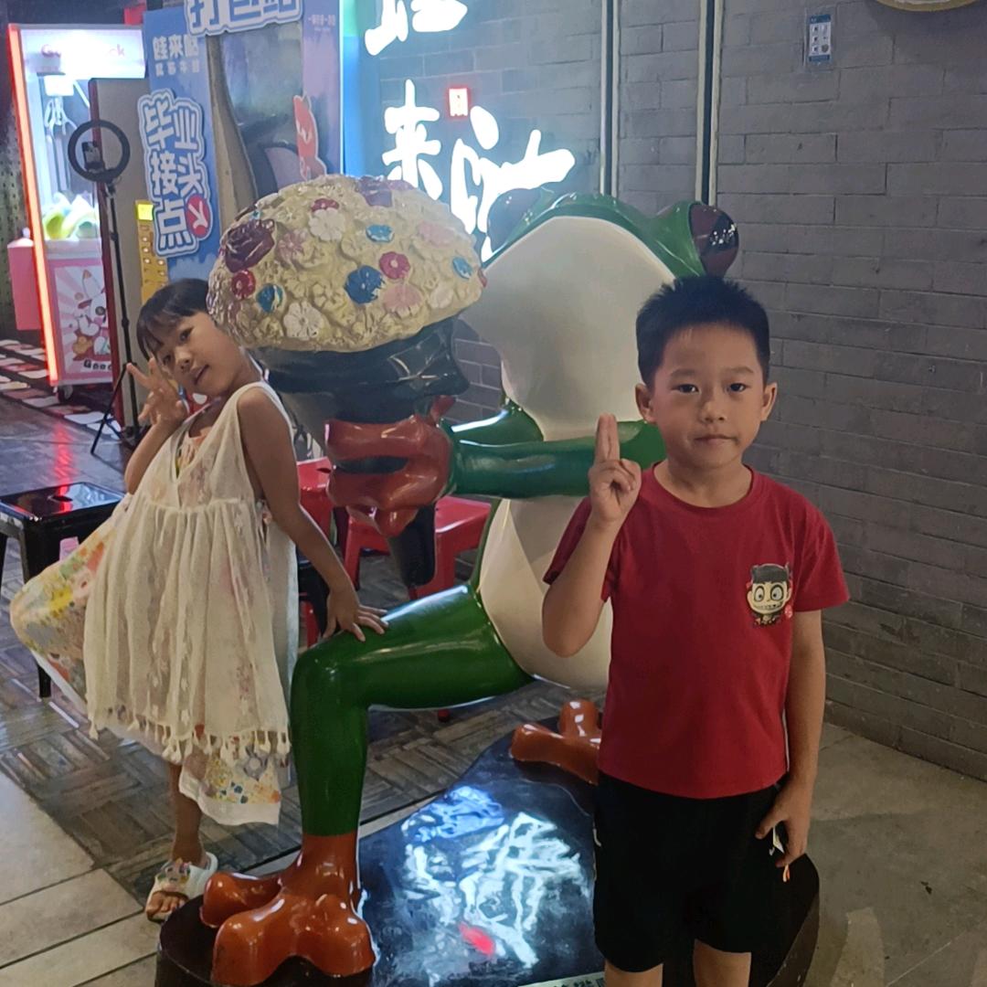 梁家小姐.陆家太太