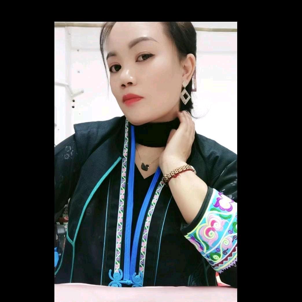 杨艳，专业六盘水布依服饰