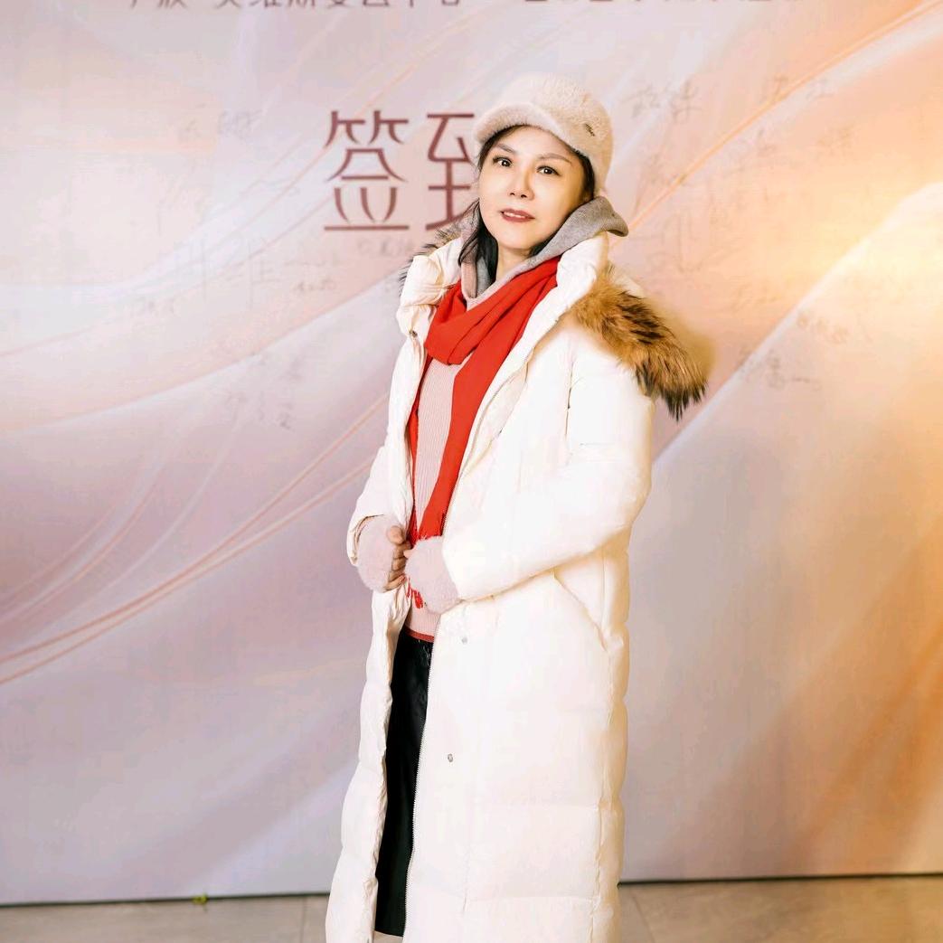 殷红佳林