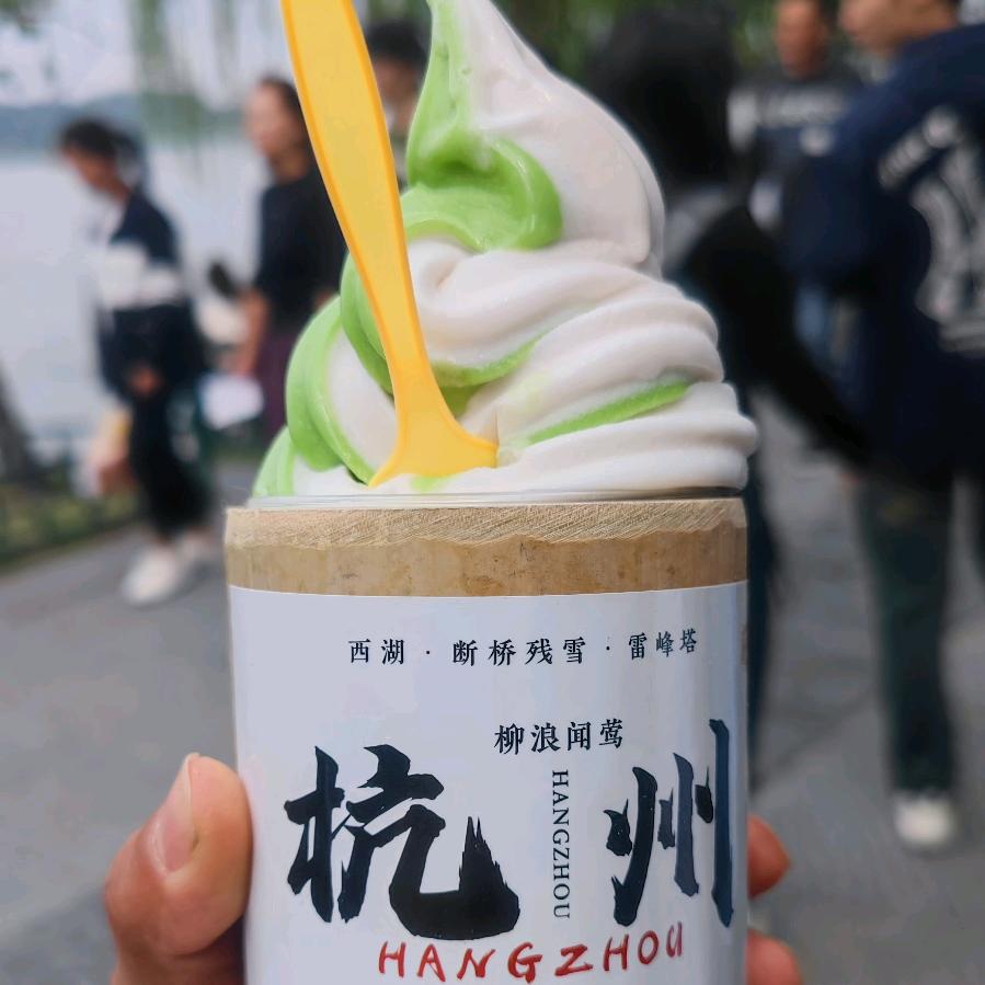 - 月光漫过第七个街角
