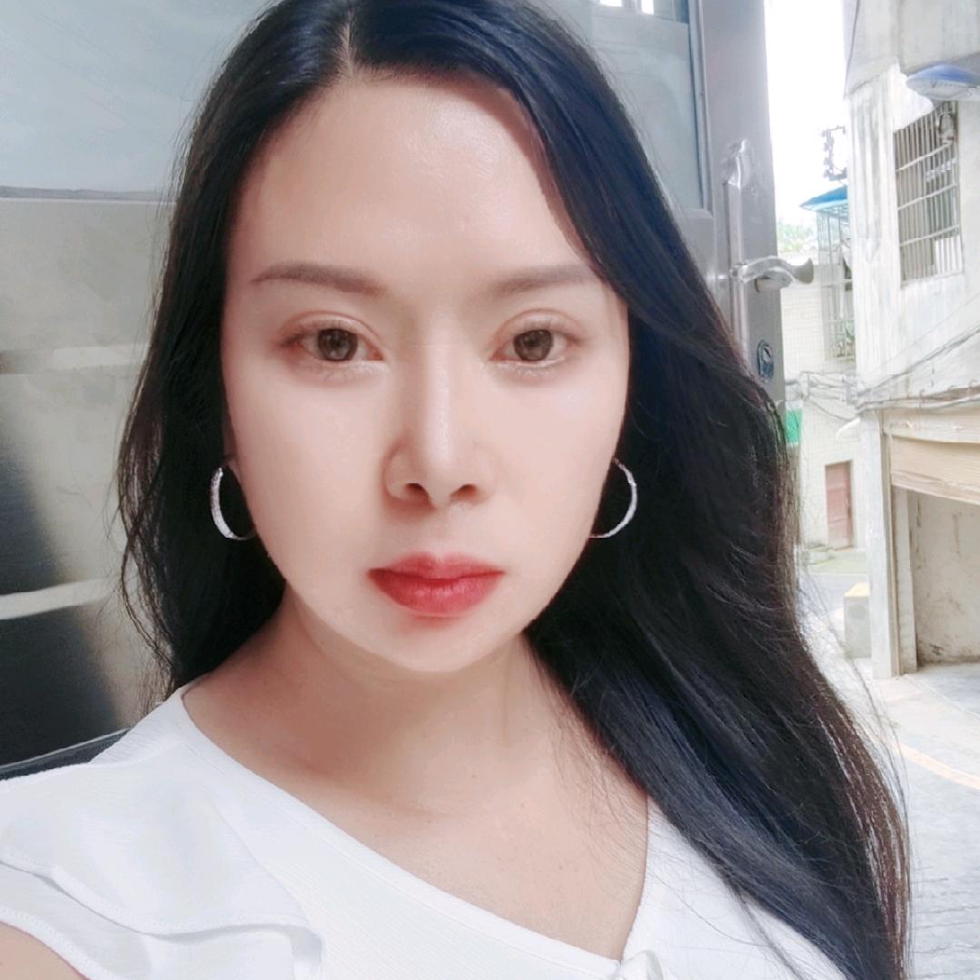 小莉祖传修理工，单身，连赞拉黑