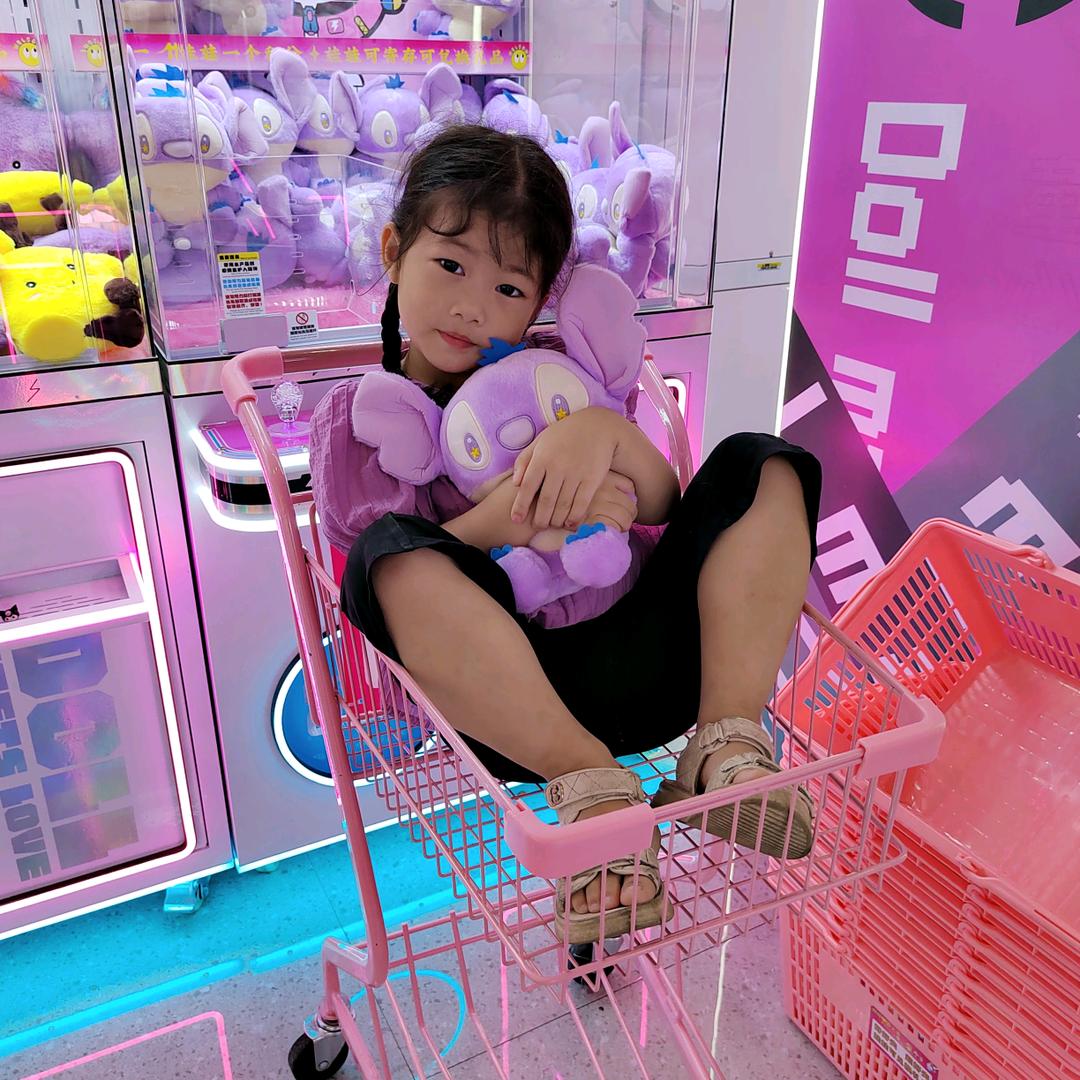 铃铃是个小卷毛