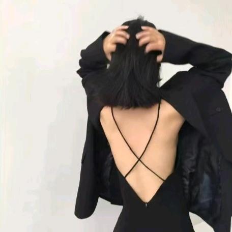 M、