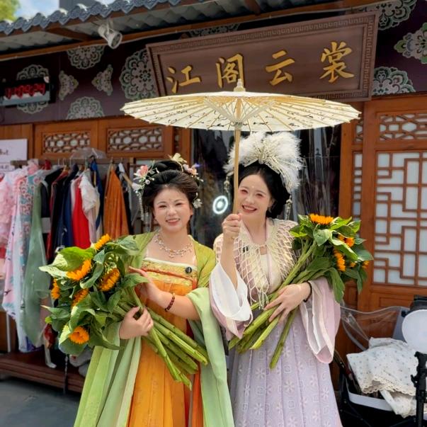 江阁云裳
