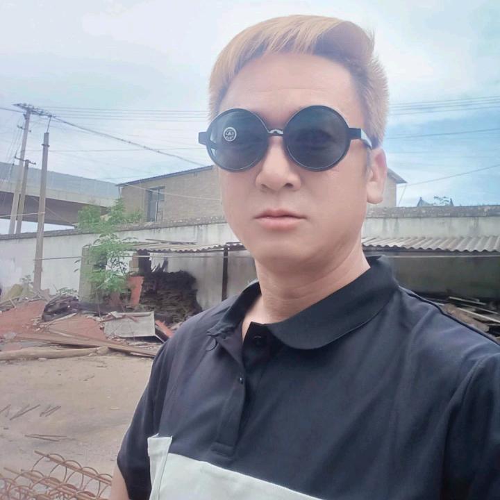 云南单身爸李家老大