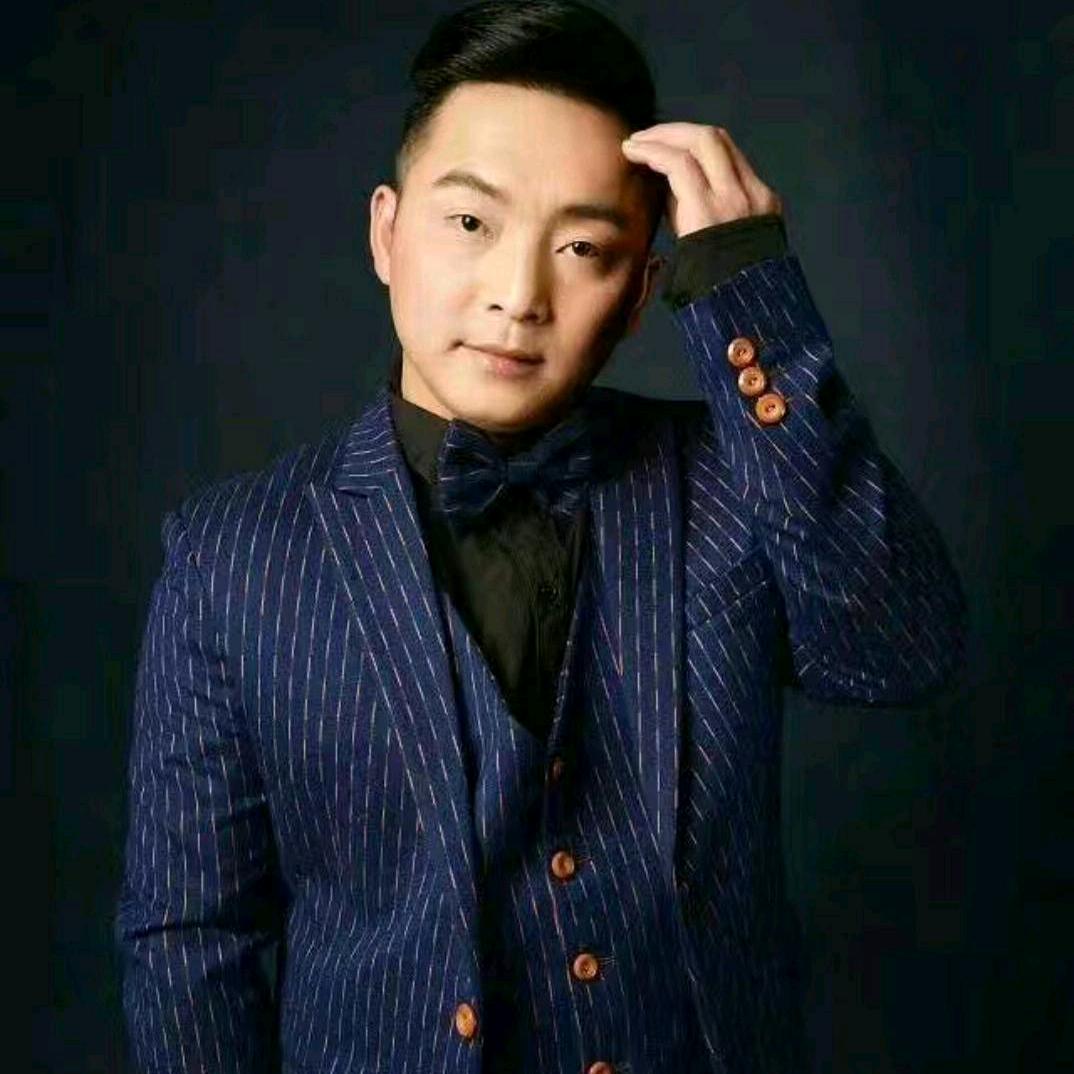 卢强哥威武霸气帅