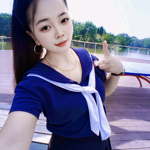 会笑的眼睛真美