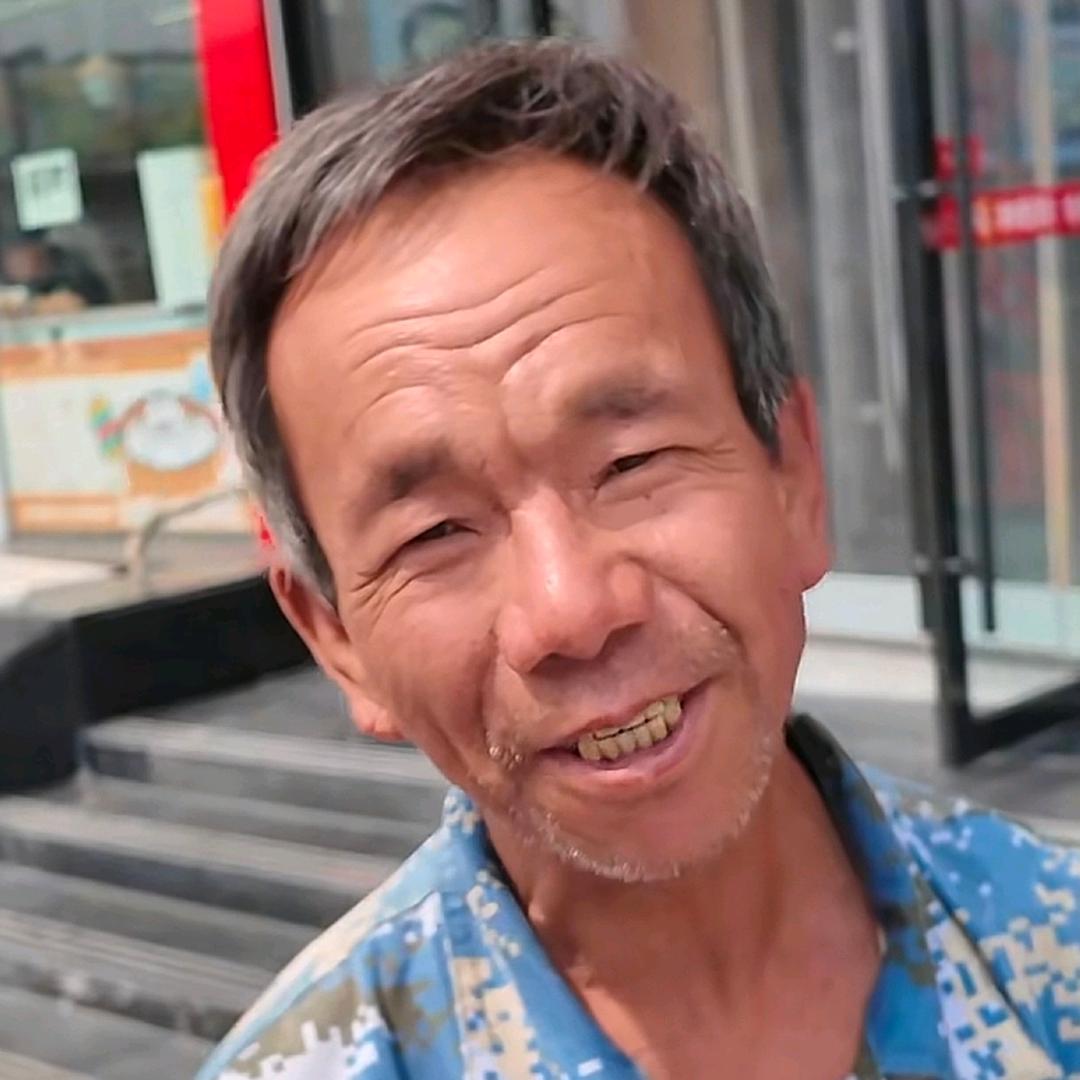 巍巍向山