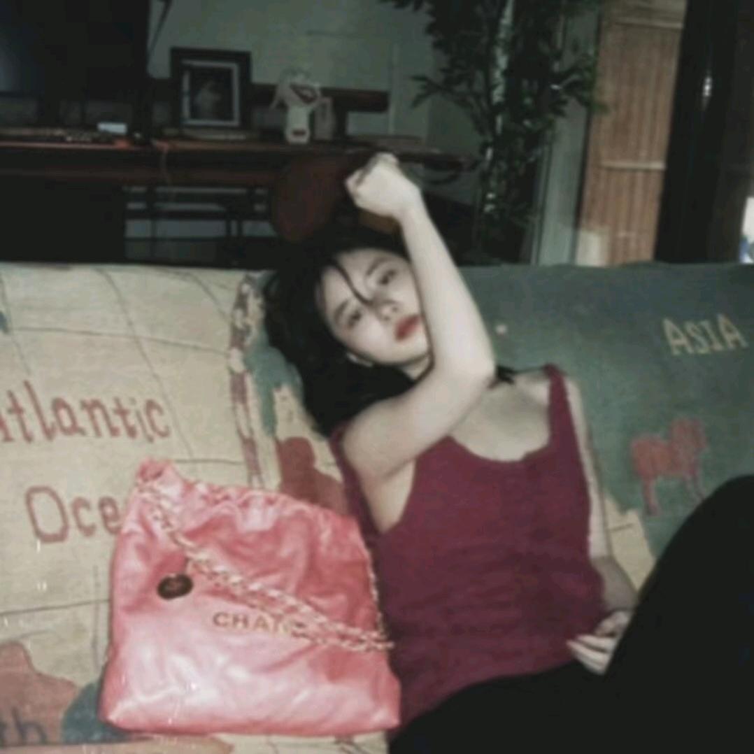 阳光下的烤全羊.