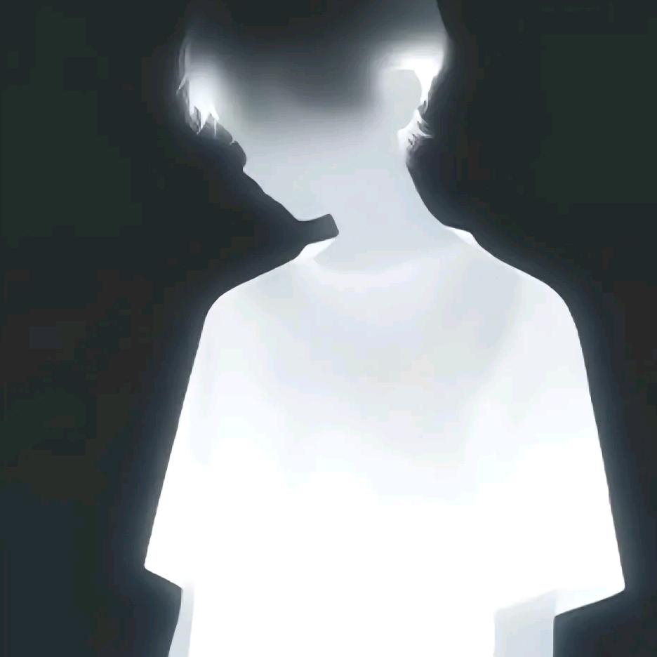 跌入眼里的昕。