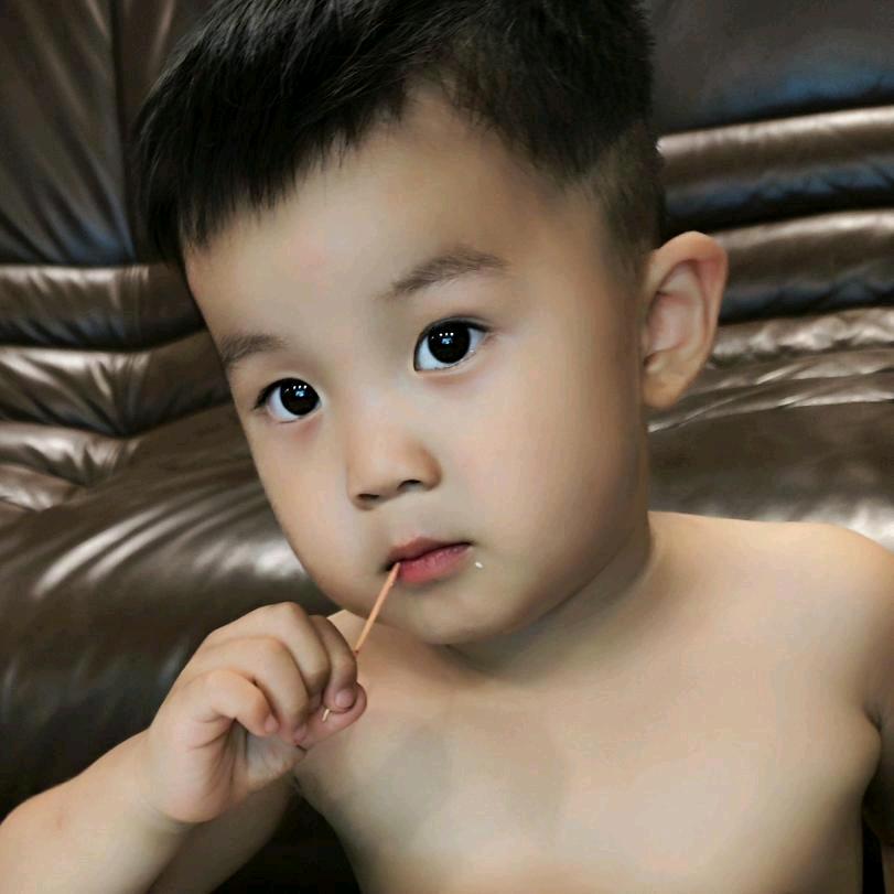 手提两百万女士