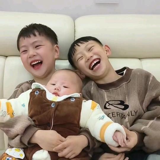 三个皮夹克的妈妈