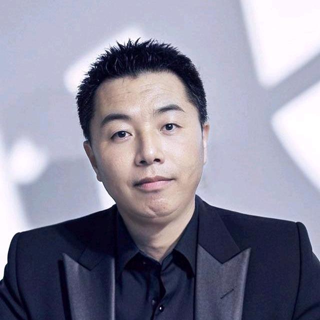 薇铮成群