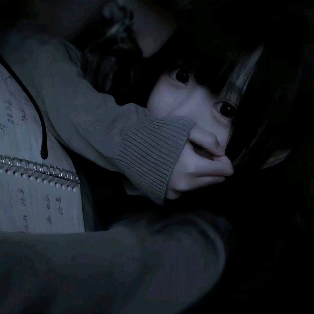 ；