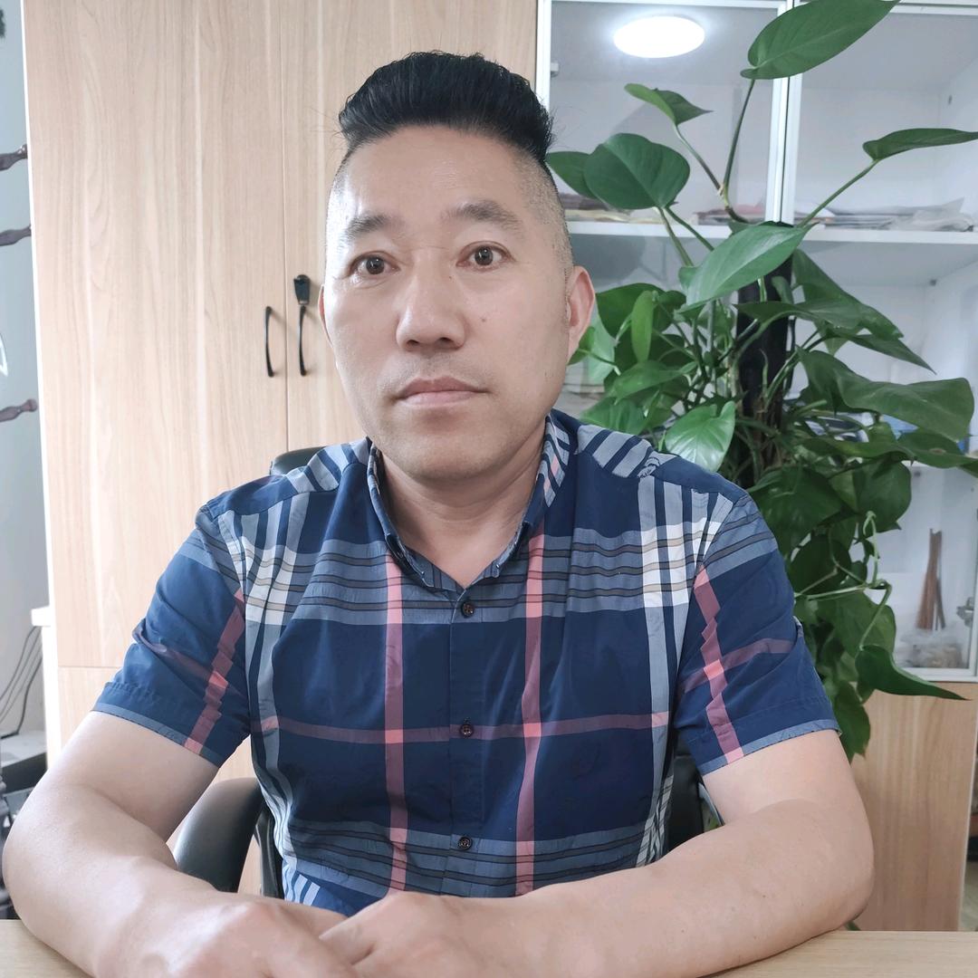 四个孩子的爸爸（杨哥）
